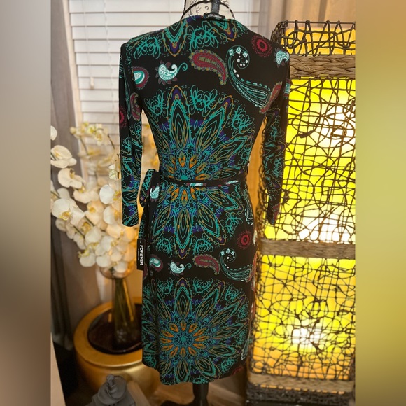 Forever wrap around dress & ceramic necklace. - Picture 4 of 10